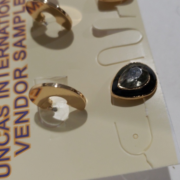 Elegant Set of 2 Gold tone Stud, Hoop Earrings - Stylish Women's Fashion Jewelry - Picture 4 of 9